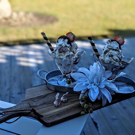 Autumn Lane B&B, Farmhouse Elegance & Stunning Lakeviews West Kelowna Esterno foto