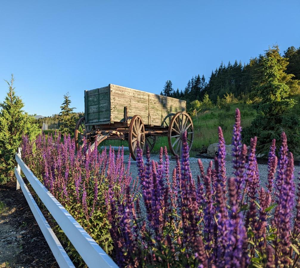 Autumn Lane B&B, Farmhouse Elegance & Stunning Lakeviews West Kelowna Esterno foto