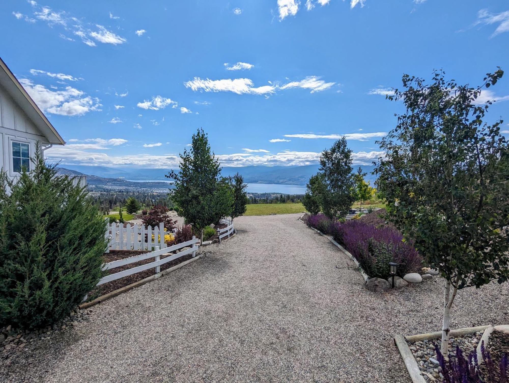 Autumn Lane B&B, Farmhouse Elegance & Stunning Lakeviews West Kelowna Esterno foto