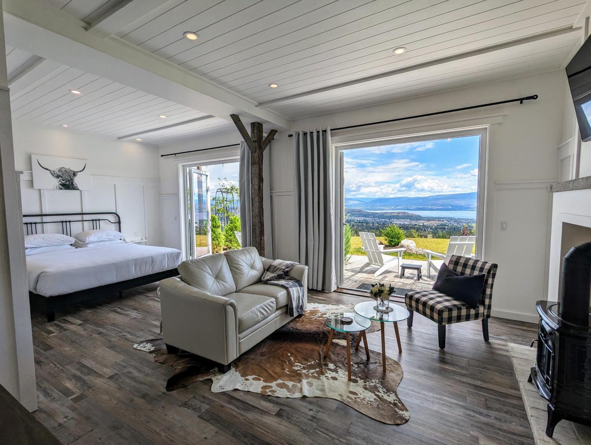 Autumn Lane B&B, Farmhouse Elegance & Stunning Lakeviews West Kelowna Esterno foto