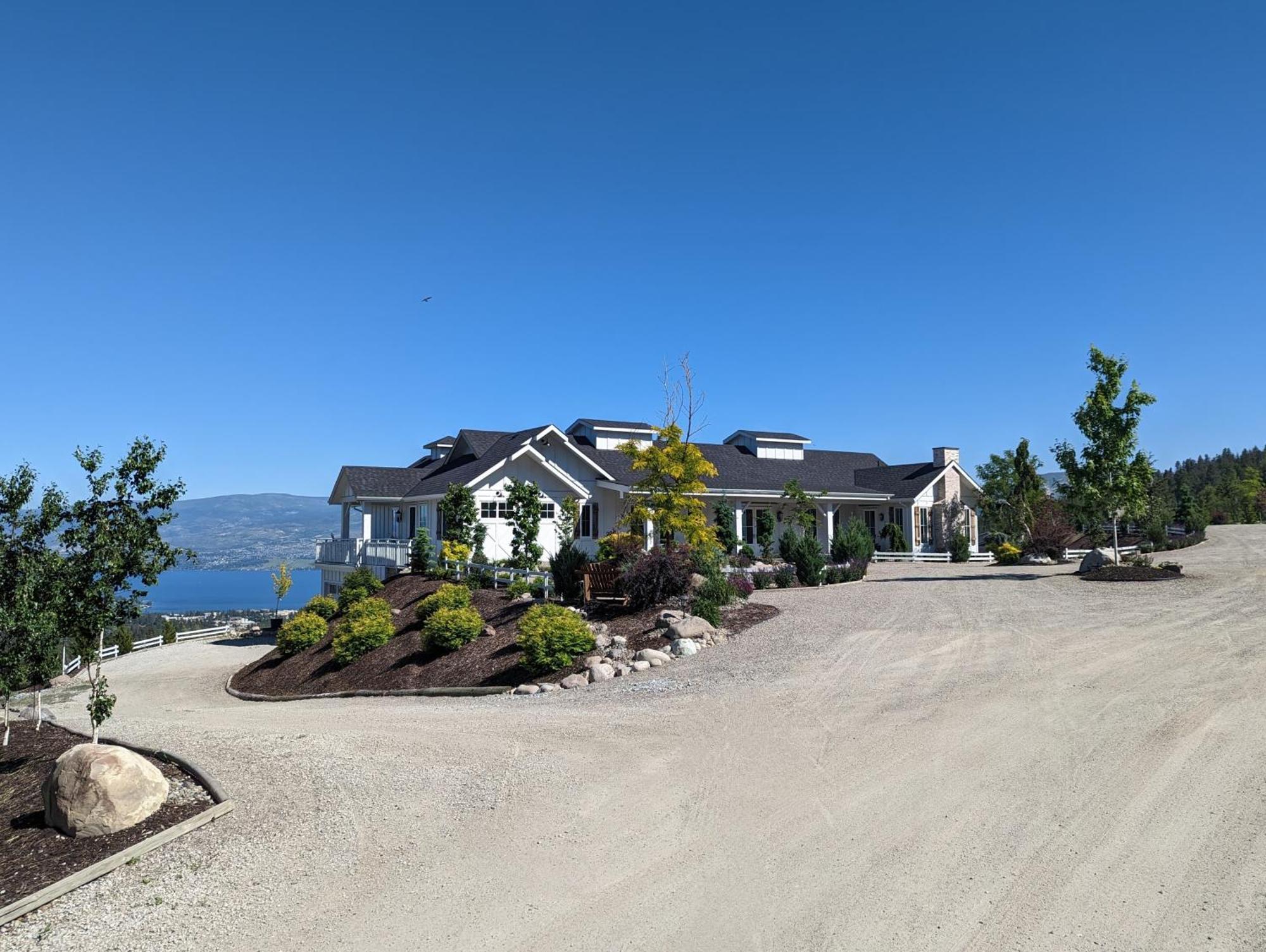 Autumn Lane B&B, Farmhouse Elegance & Stunning Lakeviews West Kelowna Esterno foto